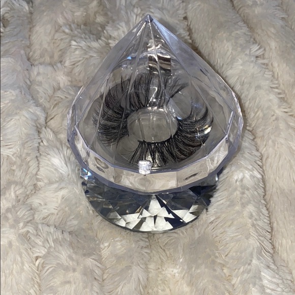 Lashes💕 - Picture 6 of 10